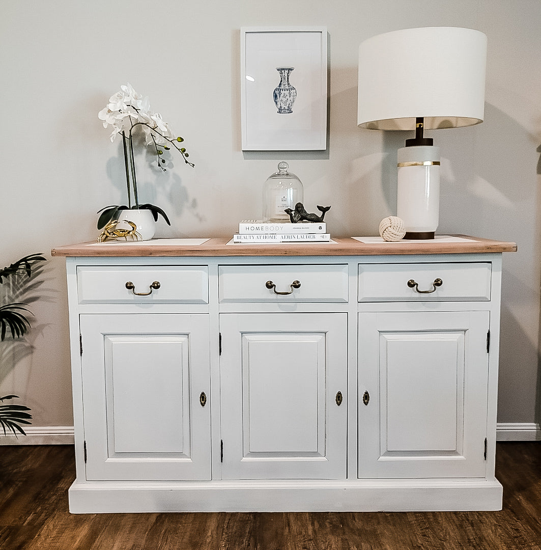 How To Spray A Hamptons Sideboard - Fuller's Flips